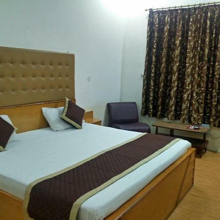 Hotel Savoy - Since 1951 Джайпур Екстериор снимка
